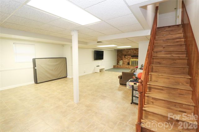 112 Forest Avenue NE, Valdese, NC 28690