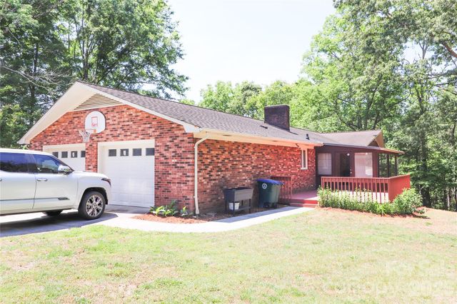 112 Forest Avenue NE, Valdese, NC 28690