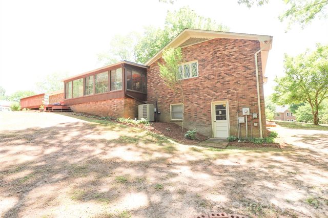 112 Forest Avenue NE, Valdese, NC 28690
