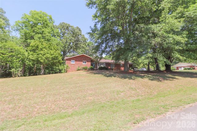 112 Forest Avenue NE, Valdese, NC 28690