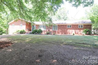 112 Forest Avenue NE, Valdese, NC 28690