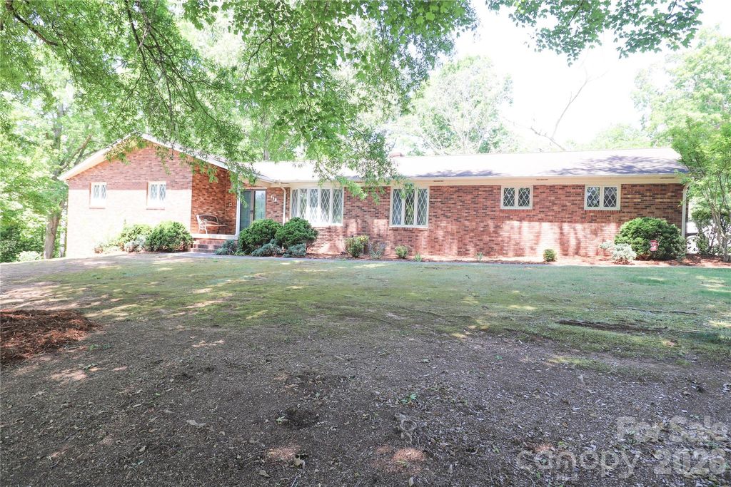 112 Forest Avenue NE, Valdese, NC 28690