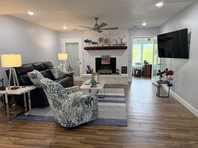 7 Port Holiday Drive Unit B, Kimberling City, MO 65686