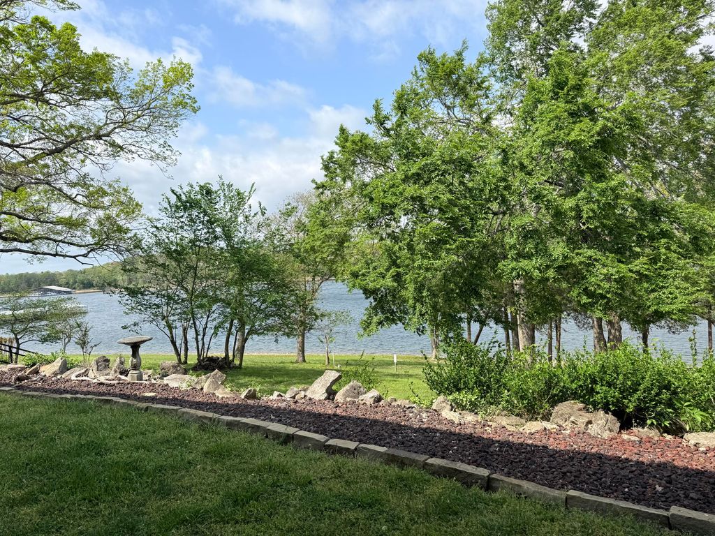 7 Port Holiday Drive Unit B, Kimberling City, MO 65686