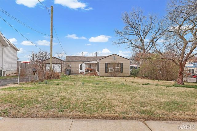 8832 Powell Avenue, St Louis, MO 63144