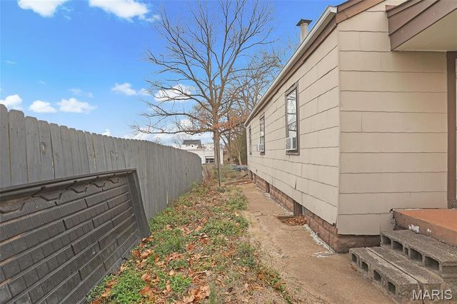 8832 Powell Avenue, St Louis, MO 63144