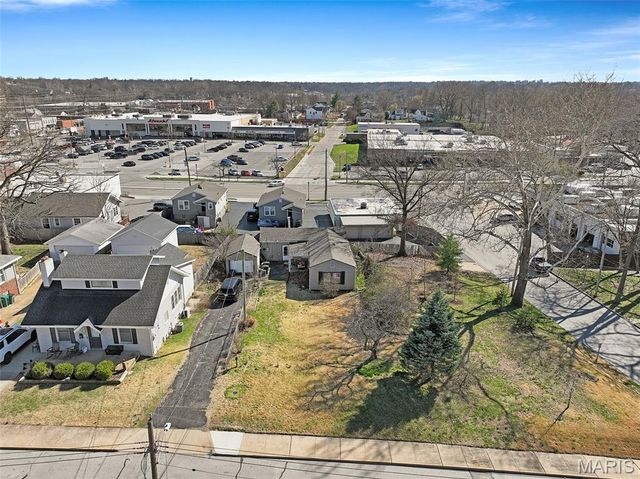 8832 Powell Avenue, St Louis, MO 63144