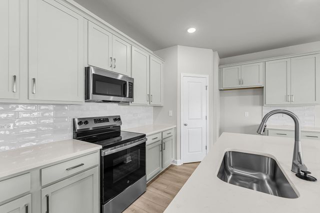 4022 Lemon Grass Lane, Ravenel, SC 29470