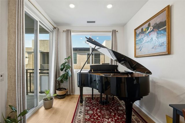 960 N Tangent Privado 303, Ontario, CA 91764