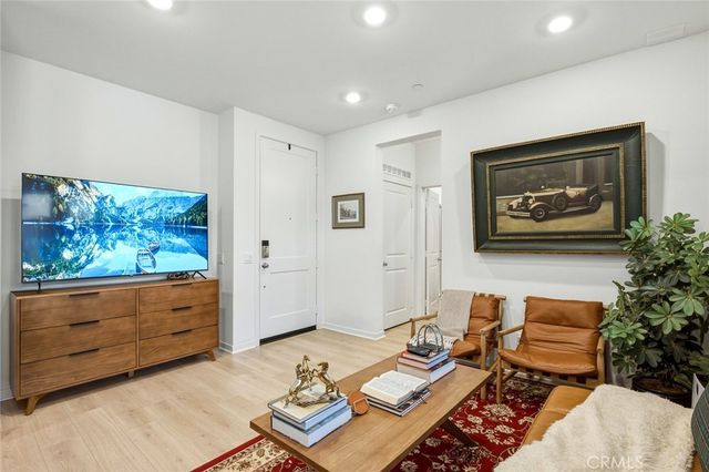 960 N Tangent Privado 303, Ontario, CA 91764