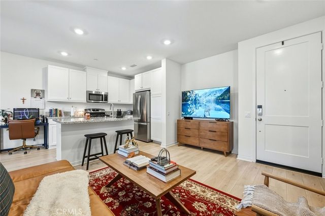 960 N Tangent Privado 303, Ontario, CA 91764