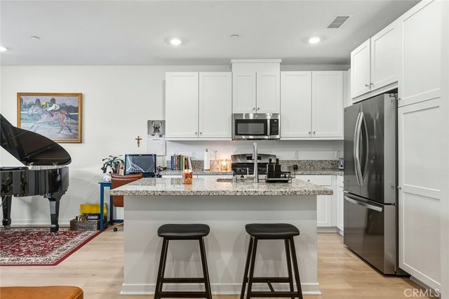 960 N Tangent Privado 303, Ontario, CA 91764