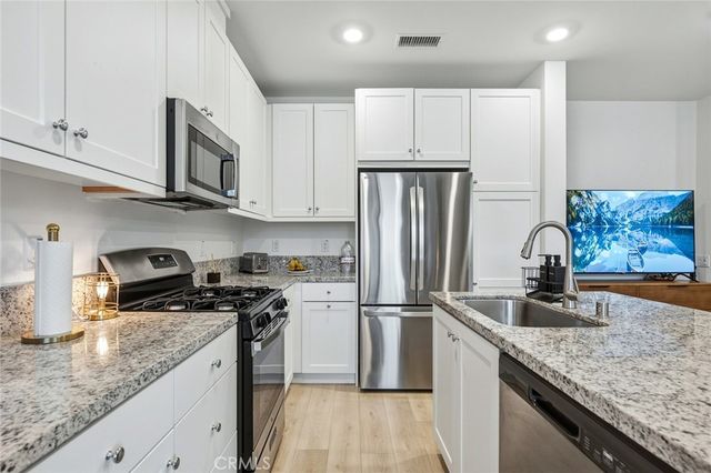 960 N Tangent Privado 303, Ontario, CA 91764