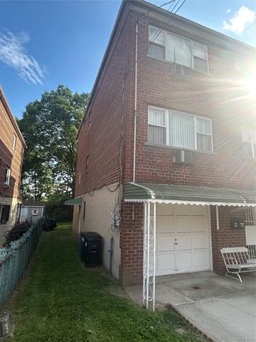 914 E 211th Street, Bronx, NY 10469