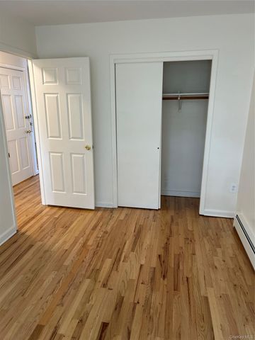 914 E 211th Street, Bronx, NY 10469