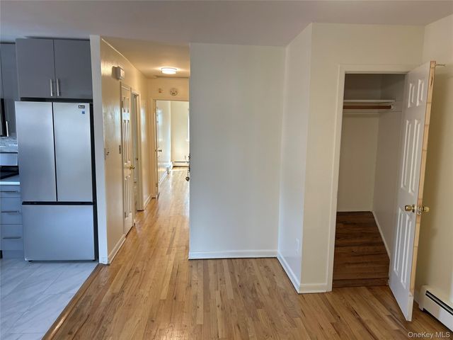914 E 211th Street, Bronx, NY 10469