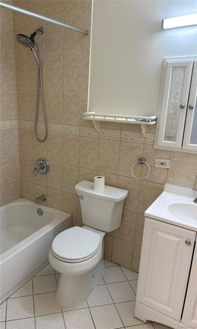 914 E 211th Street, Bronx, NY 10469