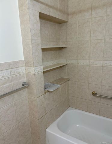 914 E 211th Street, Bronx, NY 10469