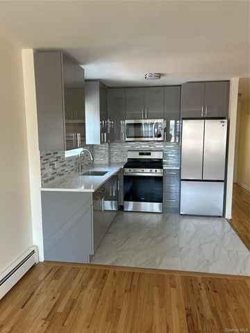 914 E 211th Street, Bronx, NY 10469