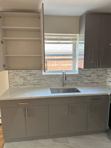 914 E 211th Street, Bronx, NY 10469
