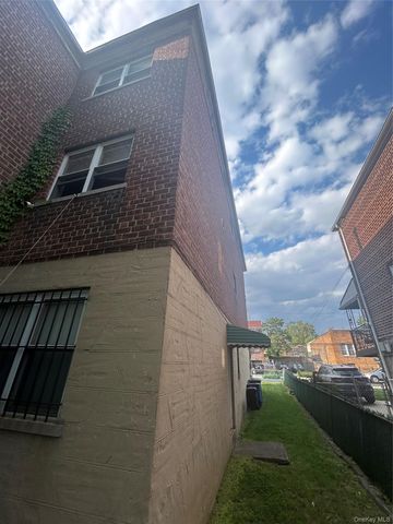914 E 211th Street, Bronx, NY 10469
