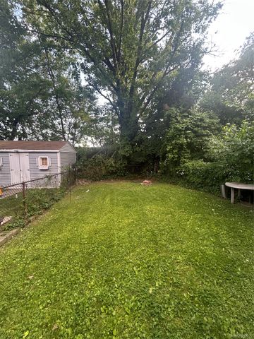 914 E 211th Street, Bronx, NY 10469