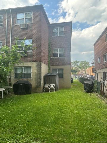 914 E 211th Street, Bronx, NY 10469