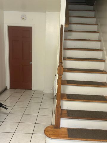914 E 211th Street, Bronx, NY 10469