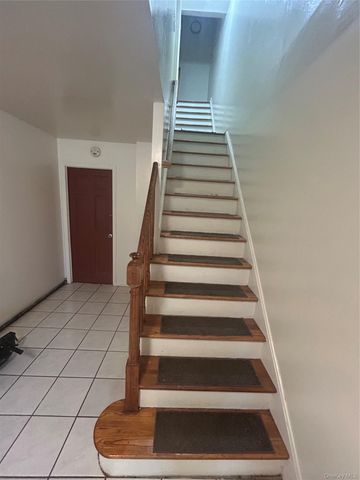 914 E 211th Street, Bronx, NY 10469