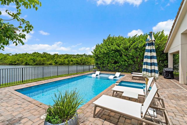 518 Carrara Court, Jupiter, FL 33478