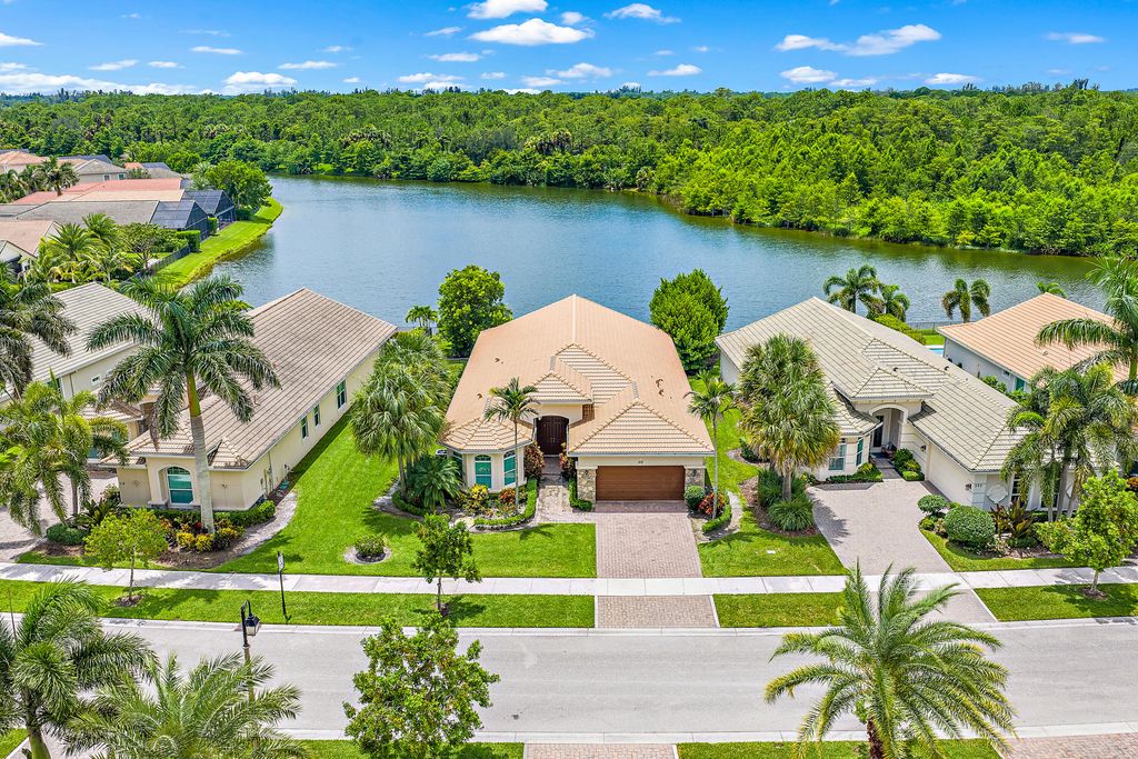 518 Carrara Court, Jupiter, FL 33478