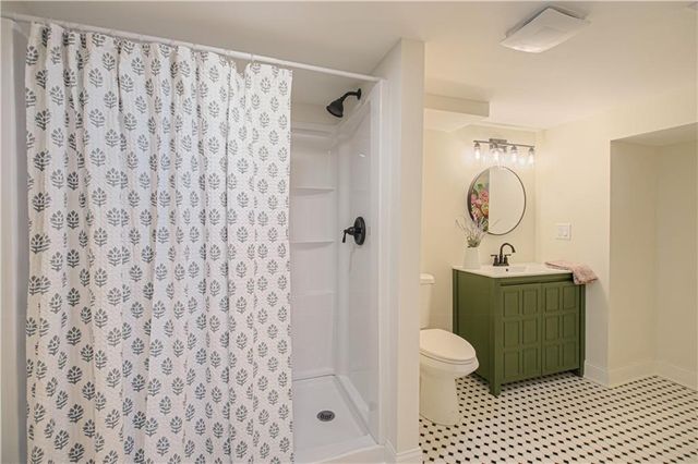 7800 Booth Avenue, Kansas City, MO 64138