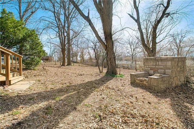 7800 Booth Avenue, Kansas City, MO 64138