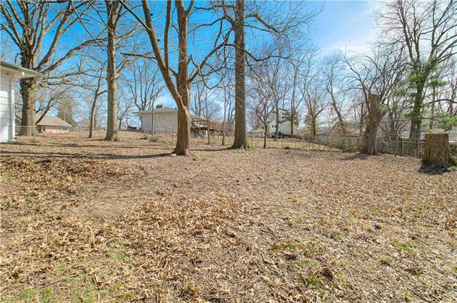 7800 Booth Avenue, Kansas City, MO 64138