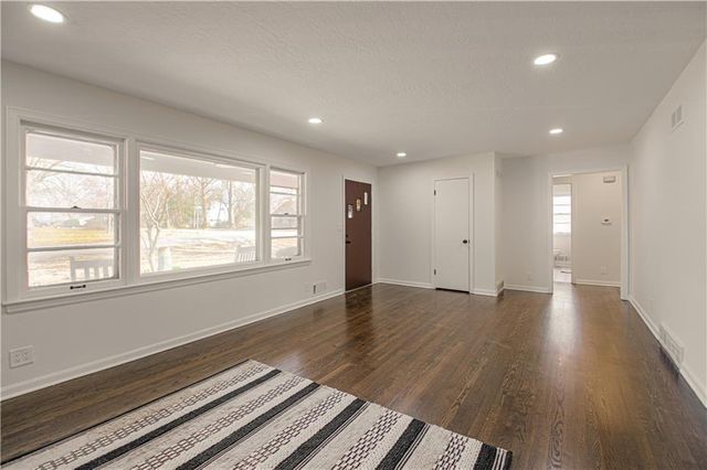 7800 Booth Avenue, Kansas City, MO 64138