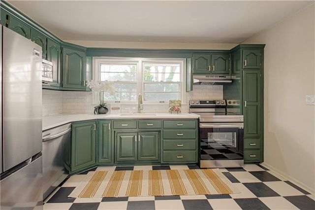 7800 Booth Avenue, Kansas City, MO 64138