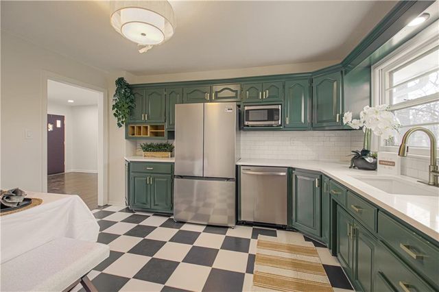 7800 Booth Avenue, Kansas City, MO 64138