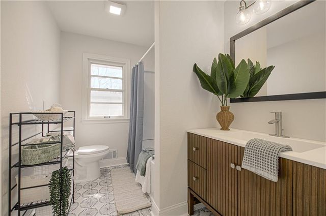 7800 Booth Avenue, Kansas City, MO 64138