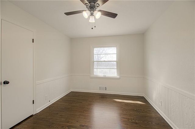 7800 Booth Avenue, Kansas City, MO 64138