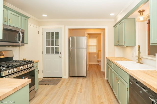 1032 Roosevelt Street NE, Massillon, OH 44646