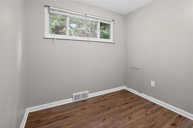 3220 Overlook Dr, Liberty Boro, PA 15133
