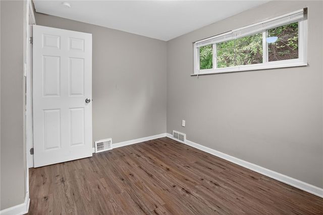 3220 Overlook Dr, Liberty Boro, PA 15133