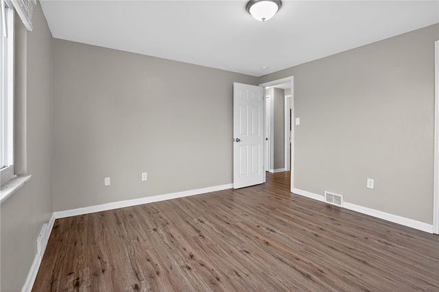 3220 Overlook Dr, Liberty Boro, PA 15133