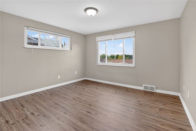 3220 Overlook Dr, Liberty Boro, PA 15133