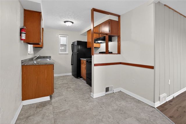 3220 Overlook Dr, Liberty Boro, PA 15133