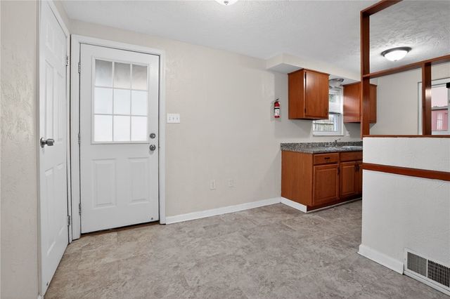 3220 Overlook Dr, Liberty Boro, PA 15133