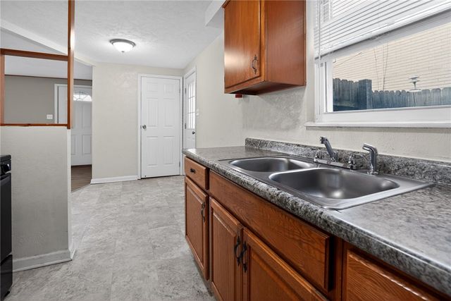 3220 Overlook Dr, Liberty Boro, PA 15133
