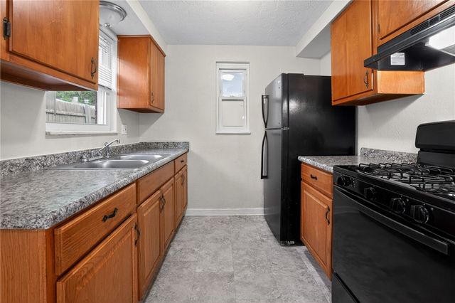 3220 Overlook Dr, Liberty Boro, PA 15133