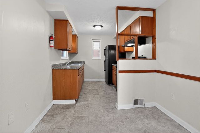 3220 Overlook Dr, Liberty Boro, PA 15133