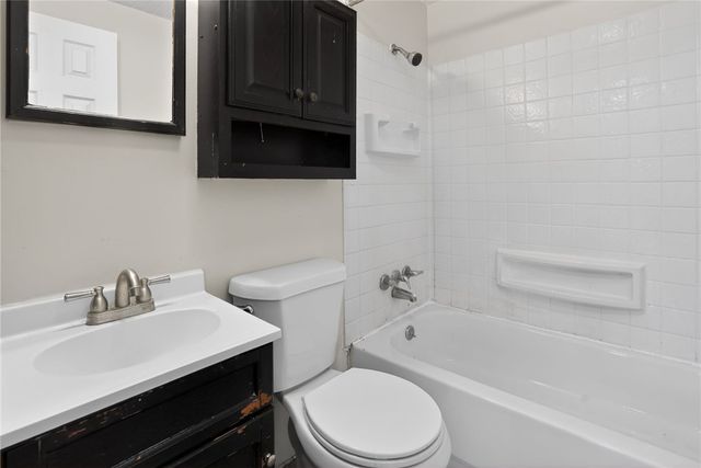 3220 Overlook Dr, Liberty Boro, PA 15133